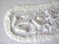 látka napadená molem